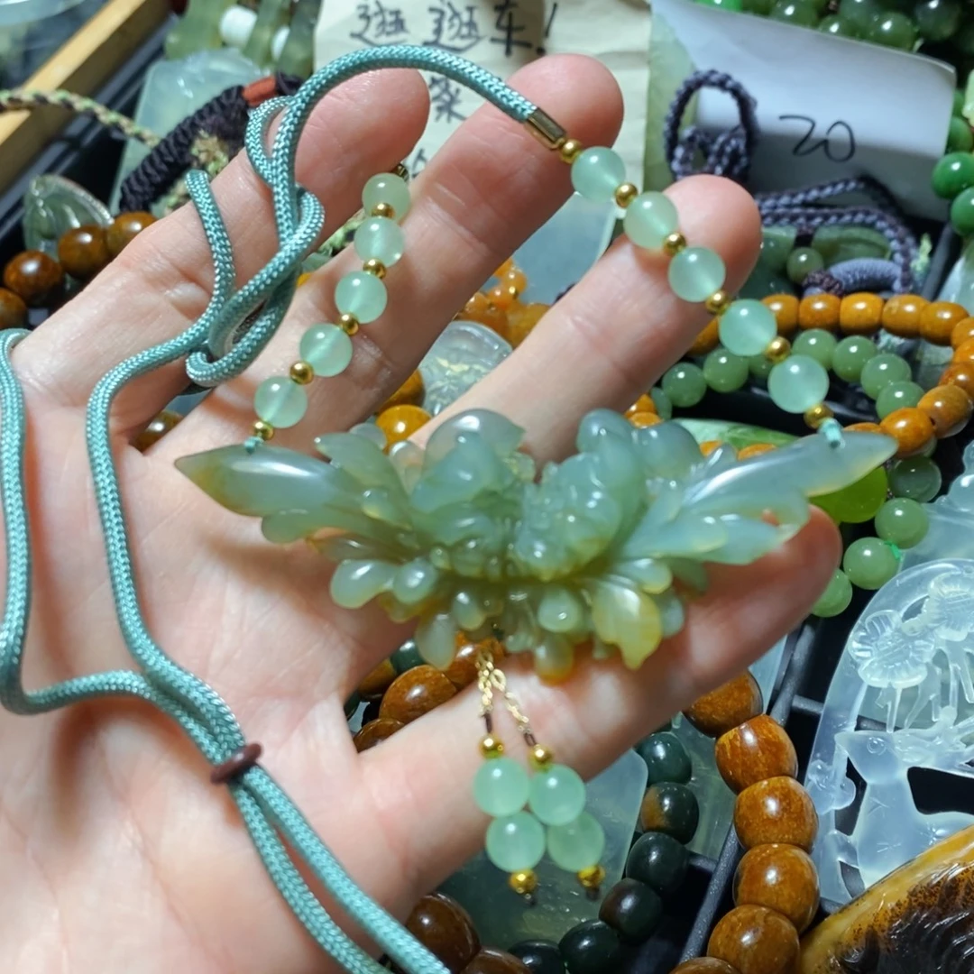 蛇纹石玉未镶嵌颈饰