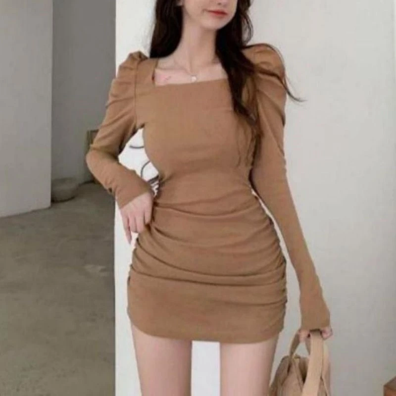 泡泡袖方领连衣裙女秋季收腰褶皱显瘦长袖打底裙辣妹包臀短裙
