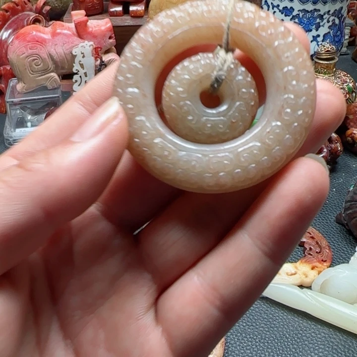 只买单纯的吊坠，没带链子，属的性质。