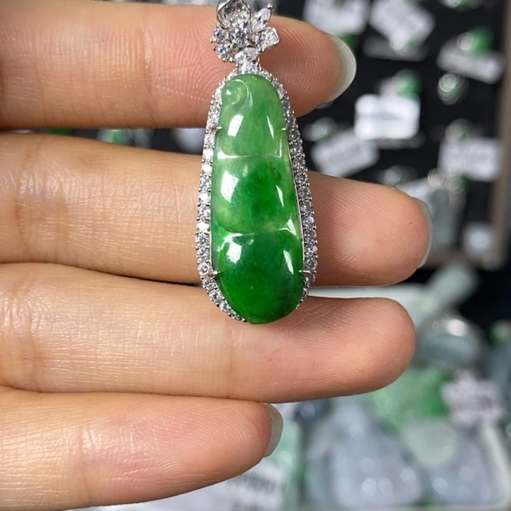 翡翠未镶嵌颈饰翡翠未镶嵌颈饰