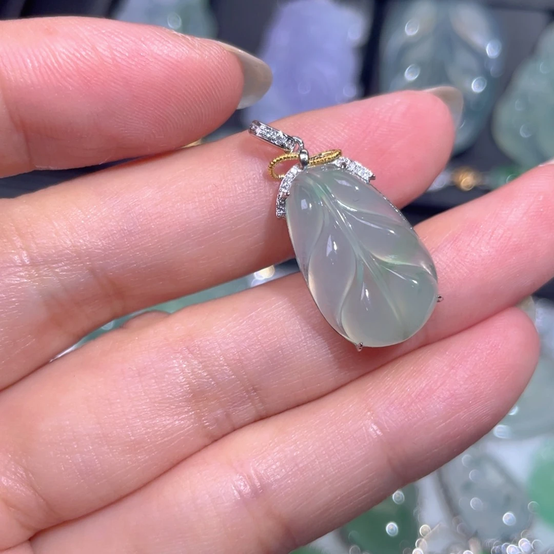 颈饰18K金镶嵌翡翠翡翠