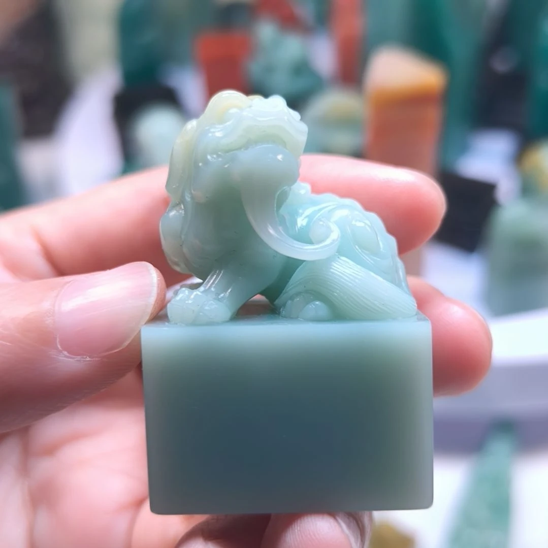 寿山石印石梅子青兽钮