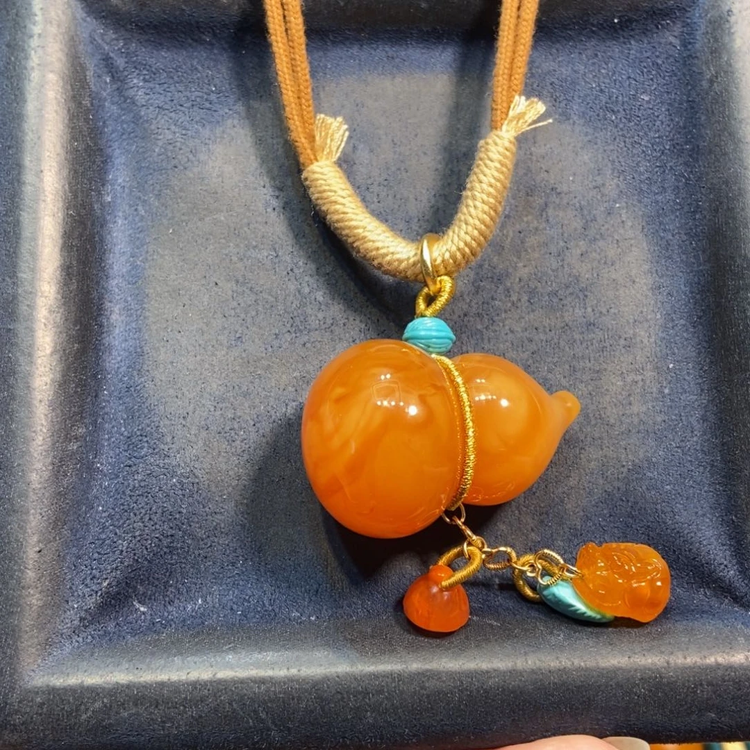 琥珀未镶嵌颈饰蜜蜡