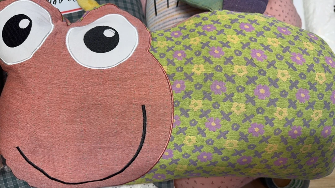 枕头    小蜜蜂  粉