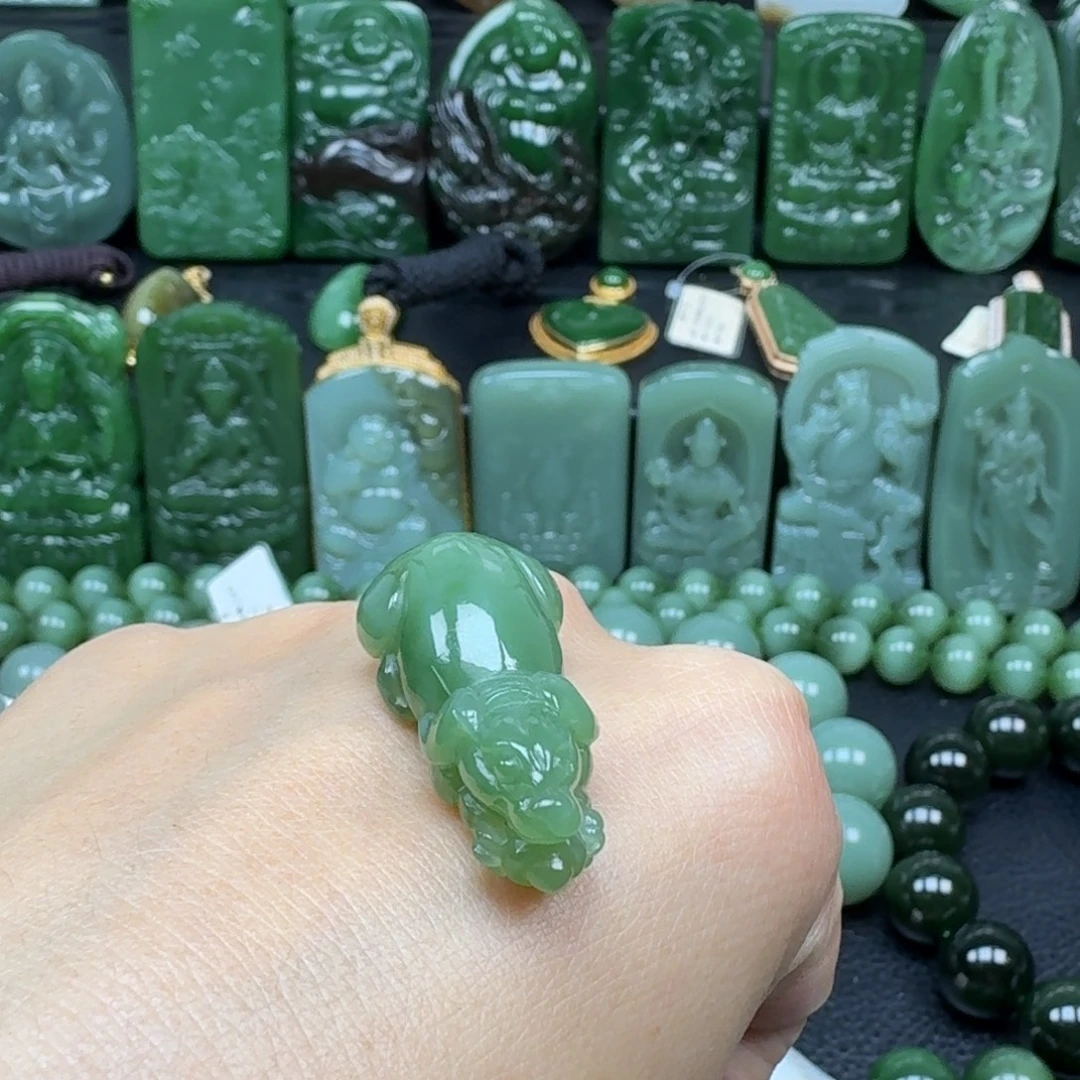 N***d和田玉未镶嵌颈饰