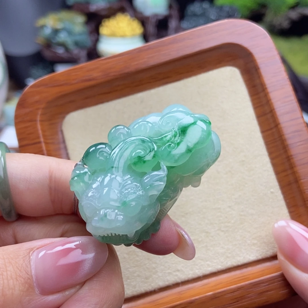颈饰未镶嵌翡翠A15 辣绿含珠貔貅