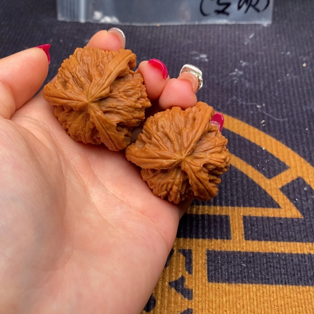 ****1把件文玩核桃白狮子