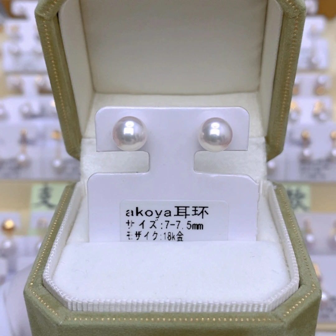 18K金镶嵌海水珍珠耳饰