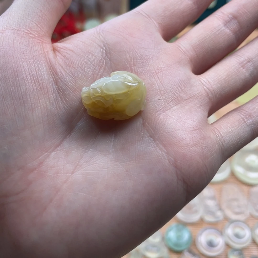 c***o蛇纹石玉未镶嵌颈饰