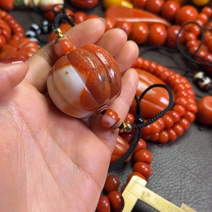 颈饰琉璃用****4琉璃………..