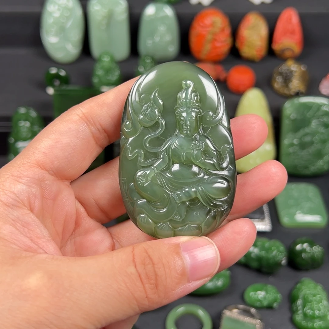 颈饰未镶嵌和田玉（碧玉）