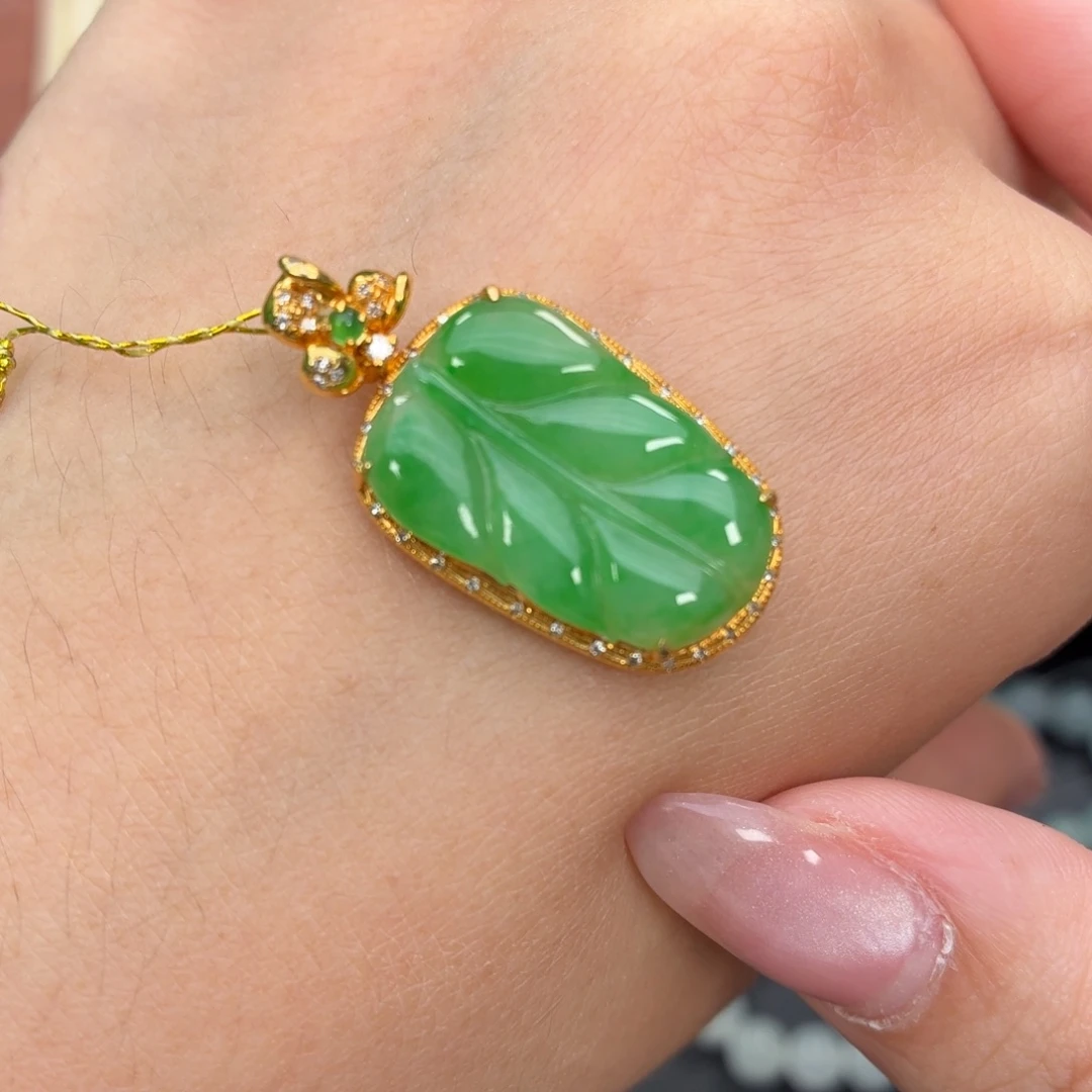 翡翠18K金镶嵌颈饰