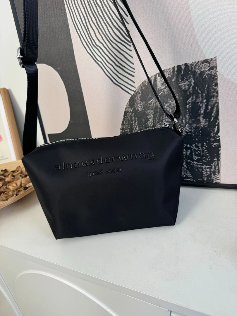 【荟瀛优选】时尚简约百搭休闲小众斜挎腋下包5196