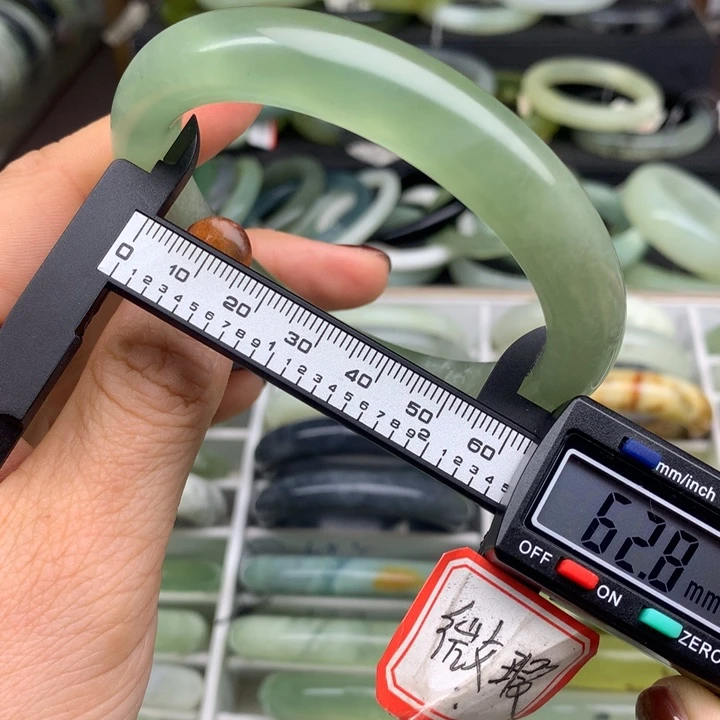 蛇纹石玉未镶嵌手镯701