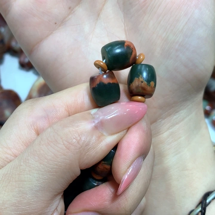 泉***江手链未镶嵌透闪石质玉