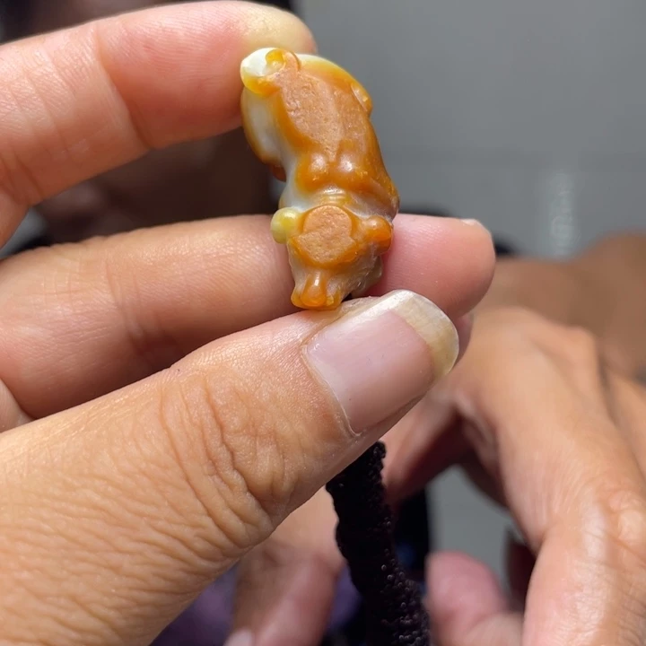 和田玉未镶嵌把件