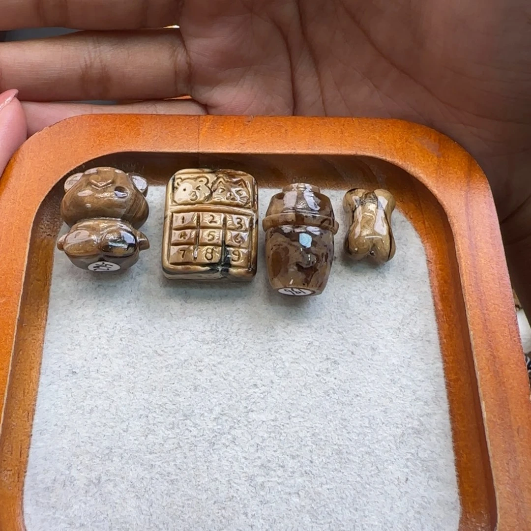 琥珀颈饰未镶嵌琥珀