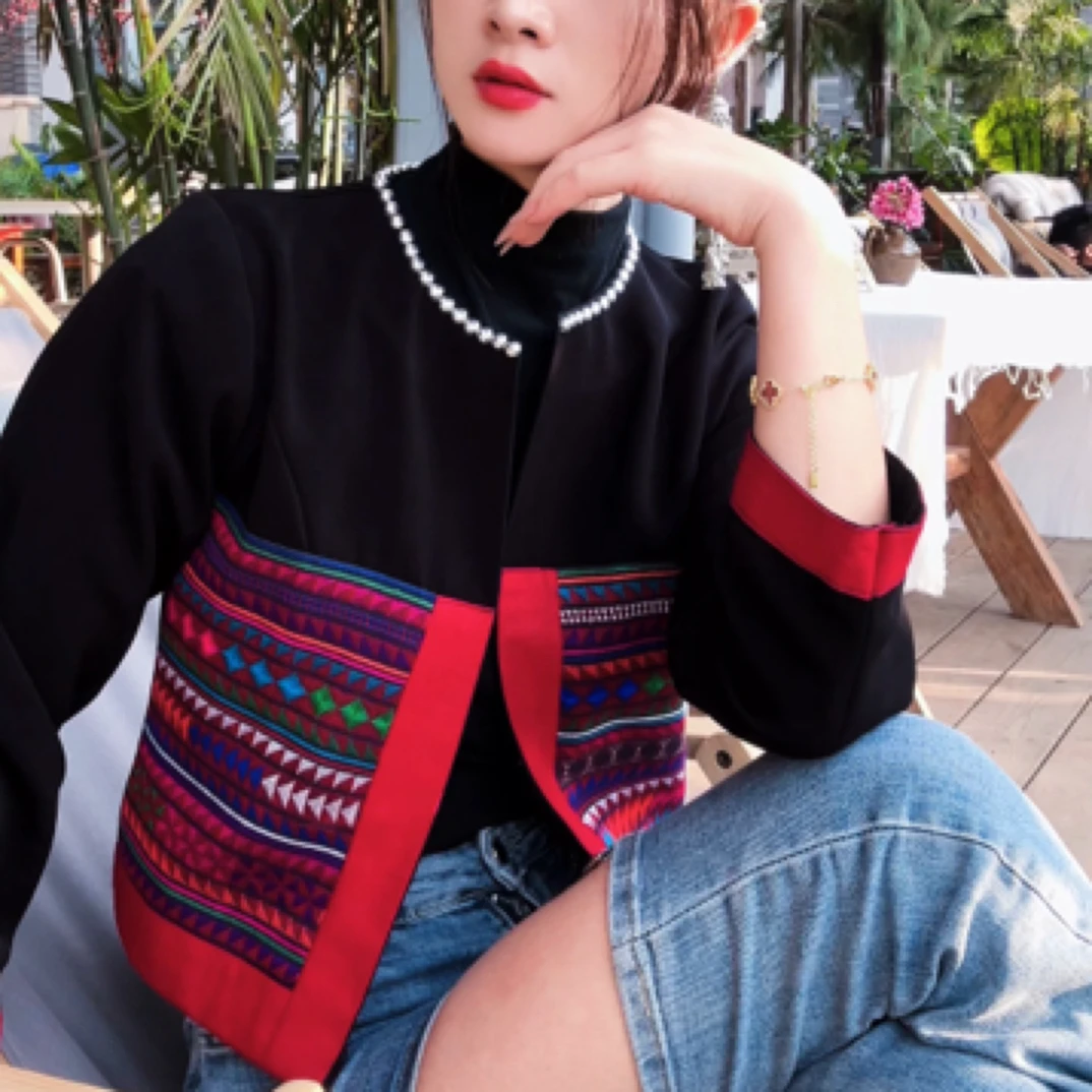 哈尼手工绣花小香风外套