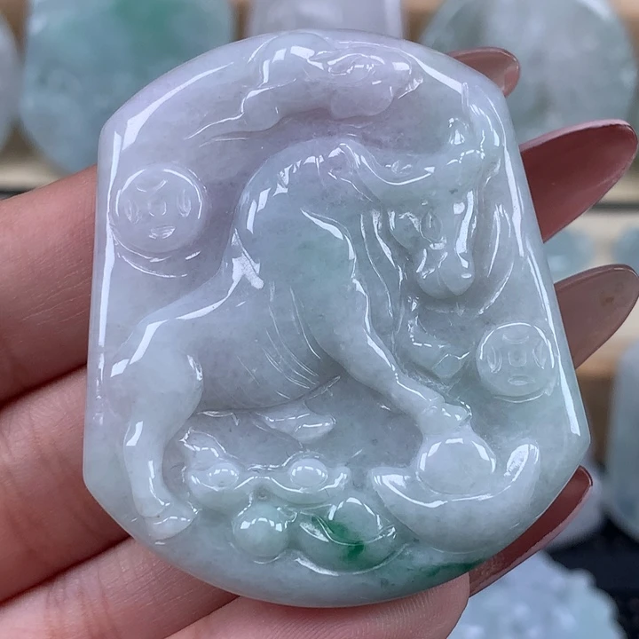 颈饰未镶嵌翡翠牛