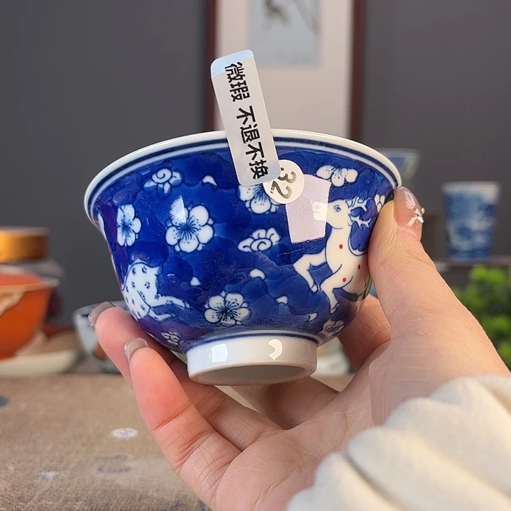 摆件景德镇陶瓷茶杯里