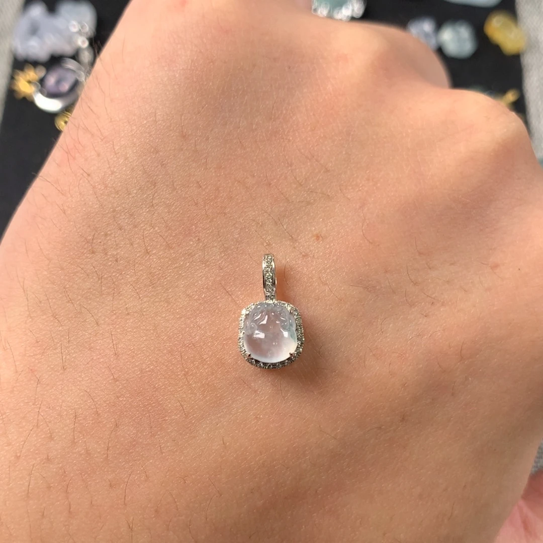 有***有翡翠18K金镶嵌颈饰金蟾