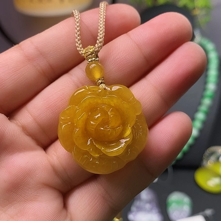 翡翠未镶嵌吊坠(赠链)