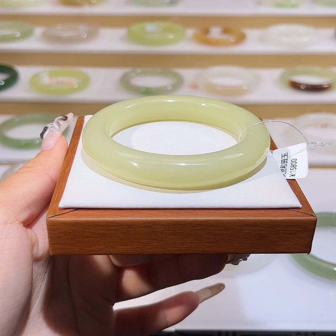 和田玉未镶嵌手镯黄口