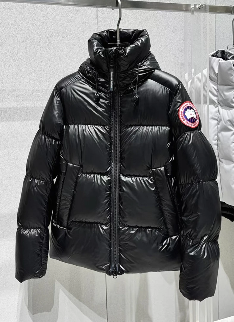 全新未使用 加拿大鹅 Canada goose Crofton滑雪季厚款连帽羽绒服