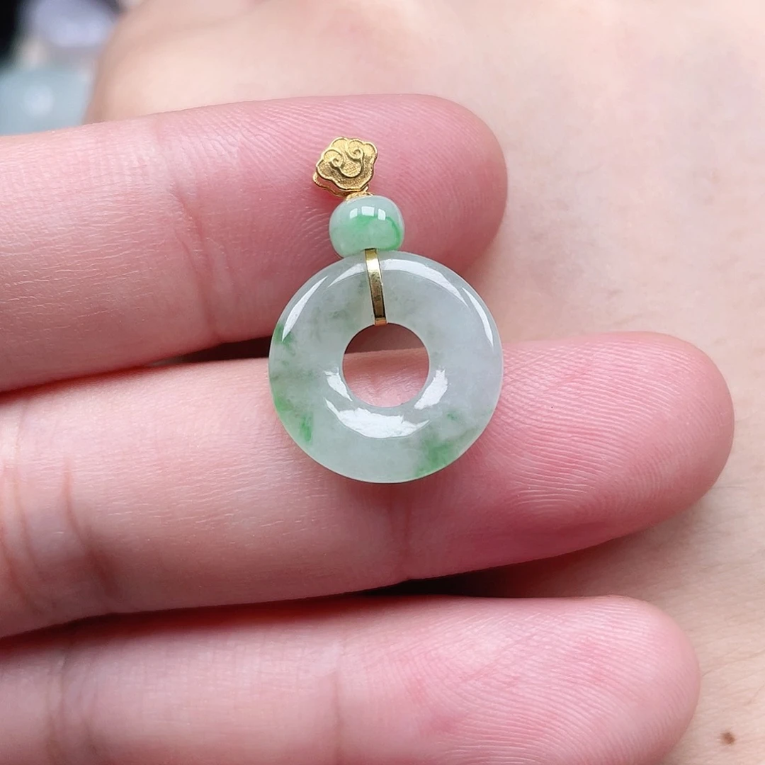 翡翠未镶嵌颈饰甜甜圈