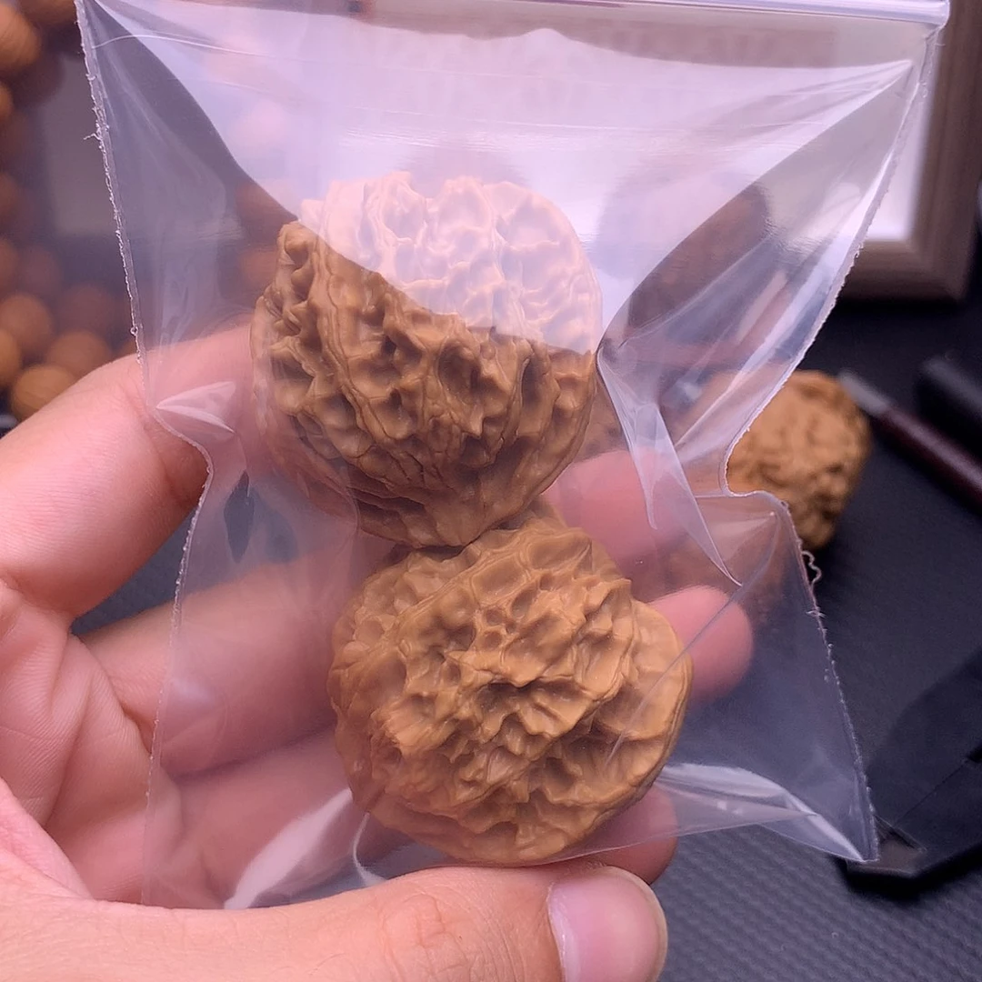 文玩核桃吊坠苹果