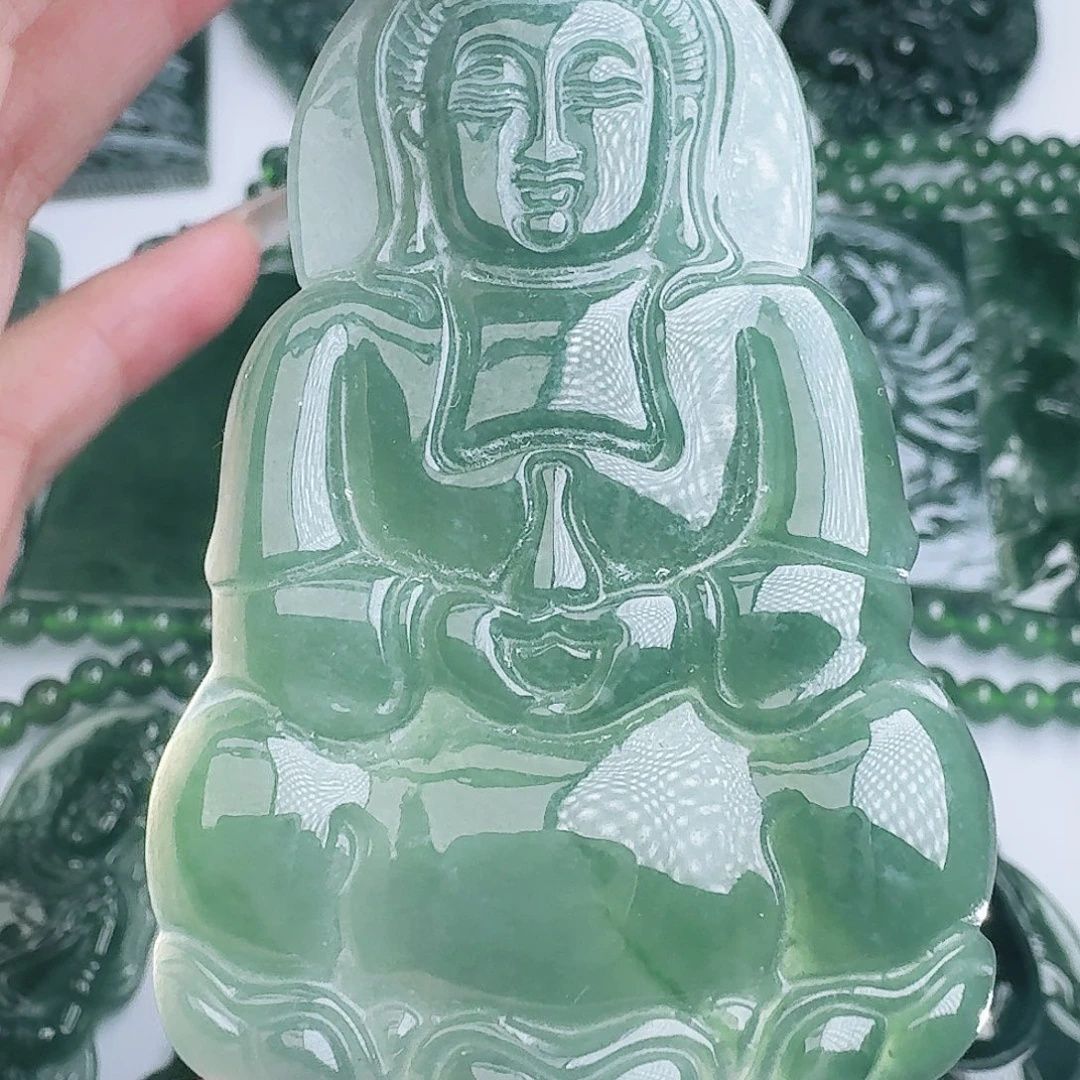 翡翠未镶嵌颈饰多样性发其一