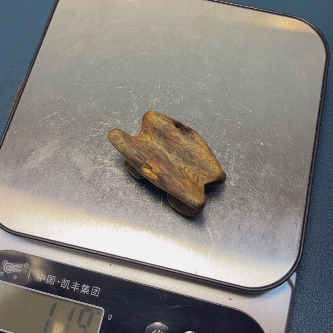 贝***西沉香沉香碎屑一代苗老料11.9g