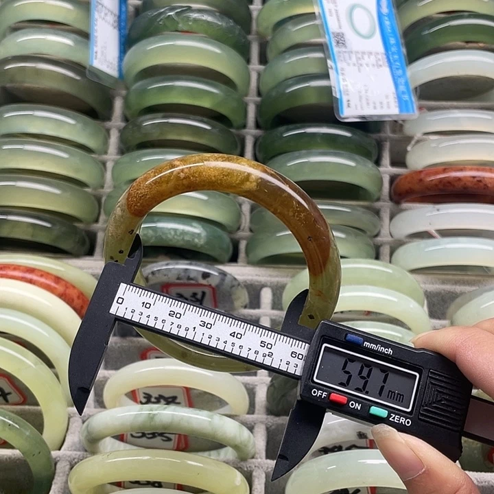 蛇纹石玉未镶嵌手镯333