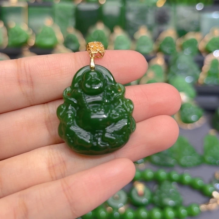 颈饰18K金镶嵌和田玉（碧玉）