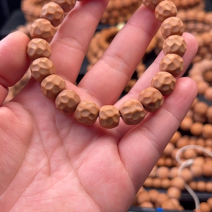 旅***行微瑕泛油二等无相奶酪