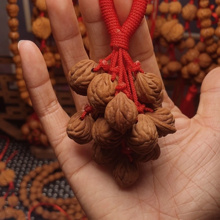 木质类龙纹桃枭挂件