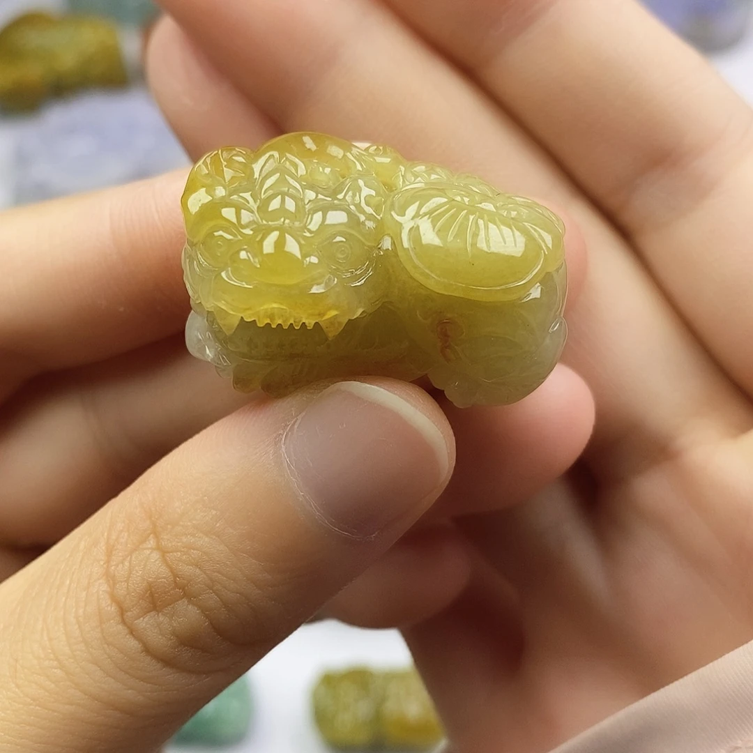 颈饰未镶嵌翡翠貔貅