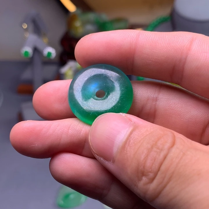 翡翠未镶嵌吊坠(赠链)