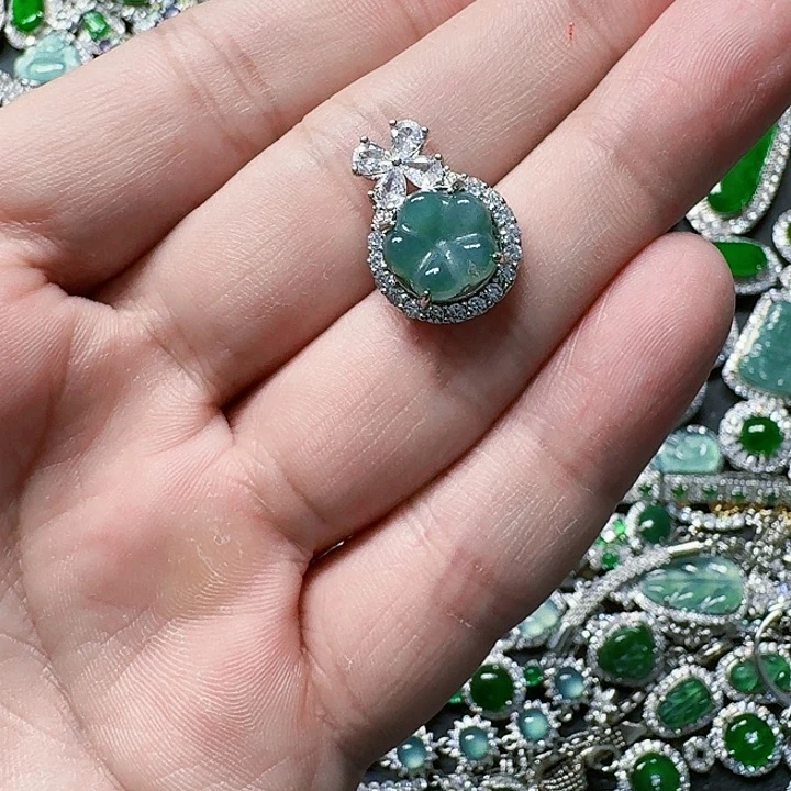 翡翠颈饰未镶嵌天然A货翡翠放漏