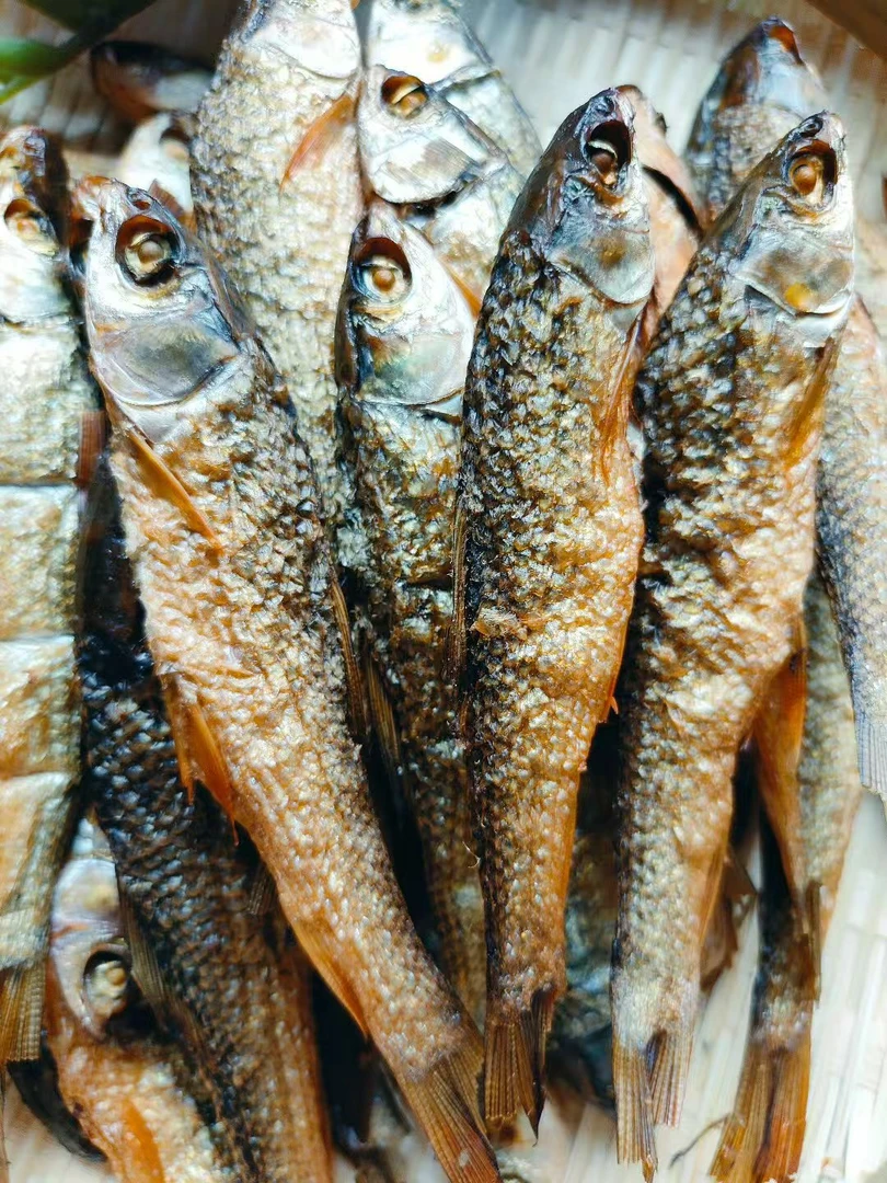 湘西农家晒干小河鱼