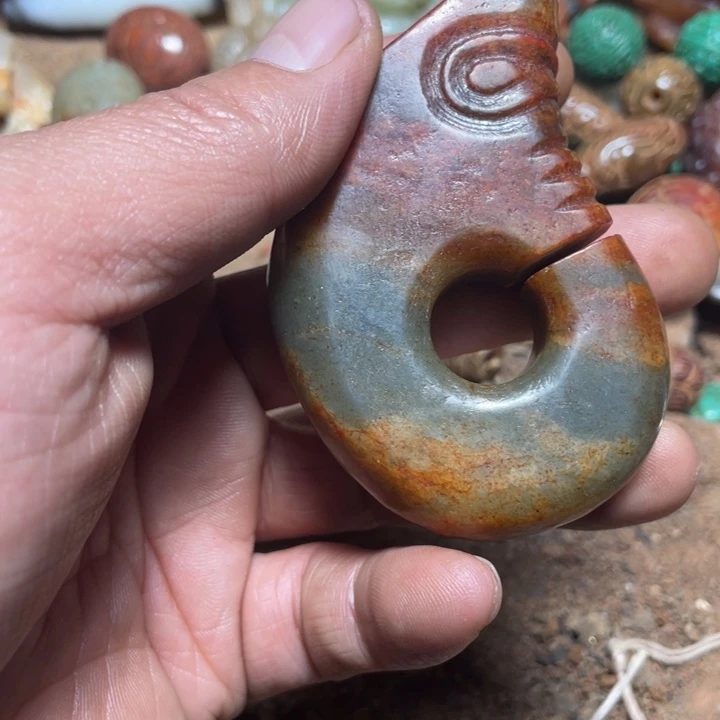 共***光和田玉（糖玉）未镶嵌颈饰