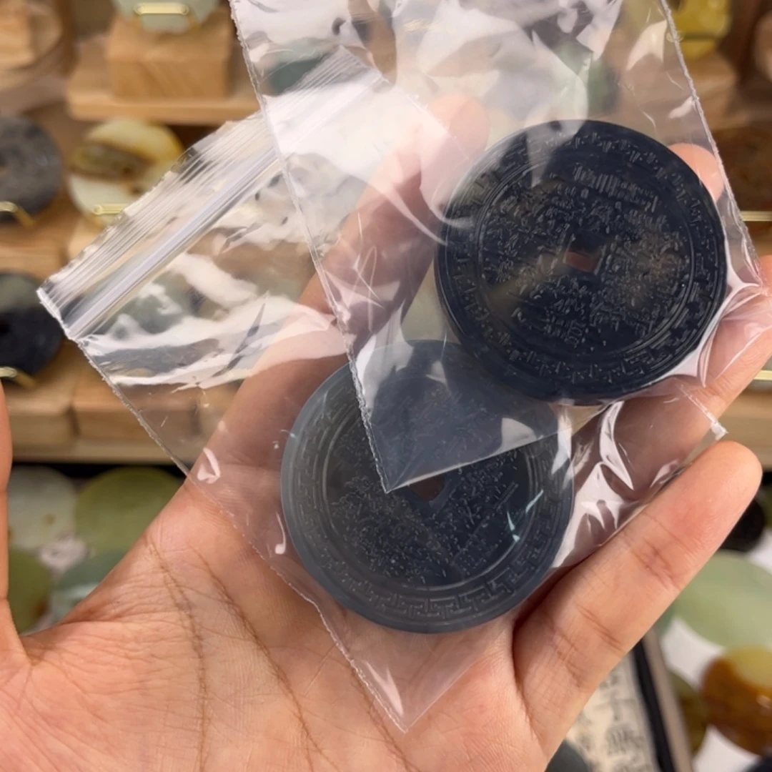 既***安蛇纹石玉未镶嵌颈饰