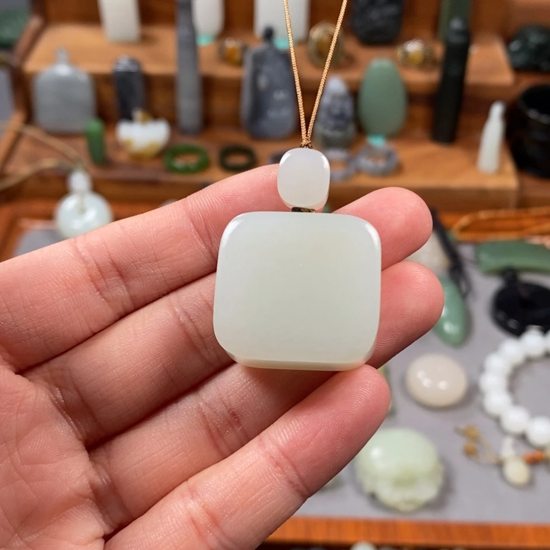 颈饰未镶嵌和田玉