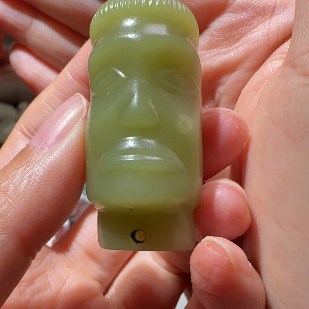 梁***。和田玉未镶嵌挂件