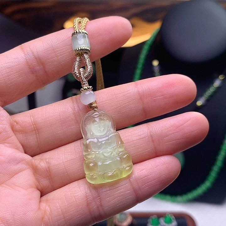 翡翠吊坠(赠链)未镶嵌