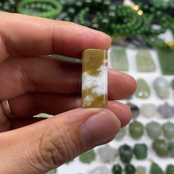 和田玉未镶嵌车挂