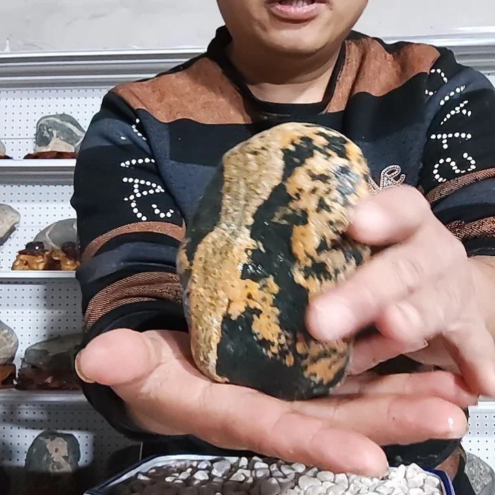 天然靠山石。。原石