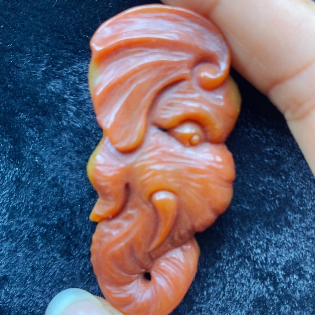 未镶嵌石英质玉（黄龙玉）颈饰