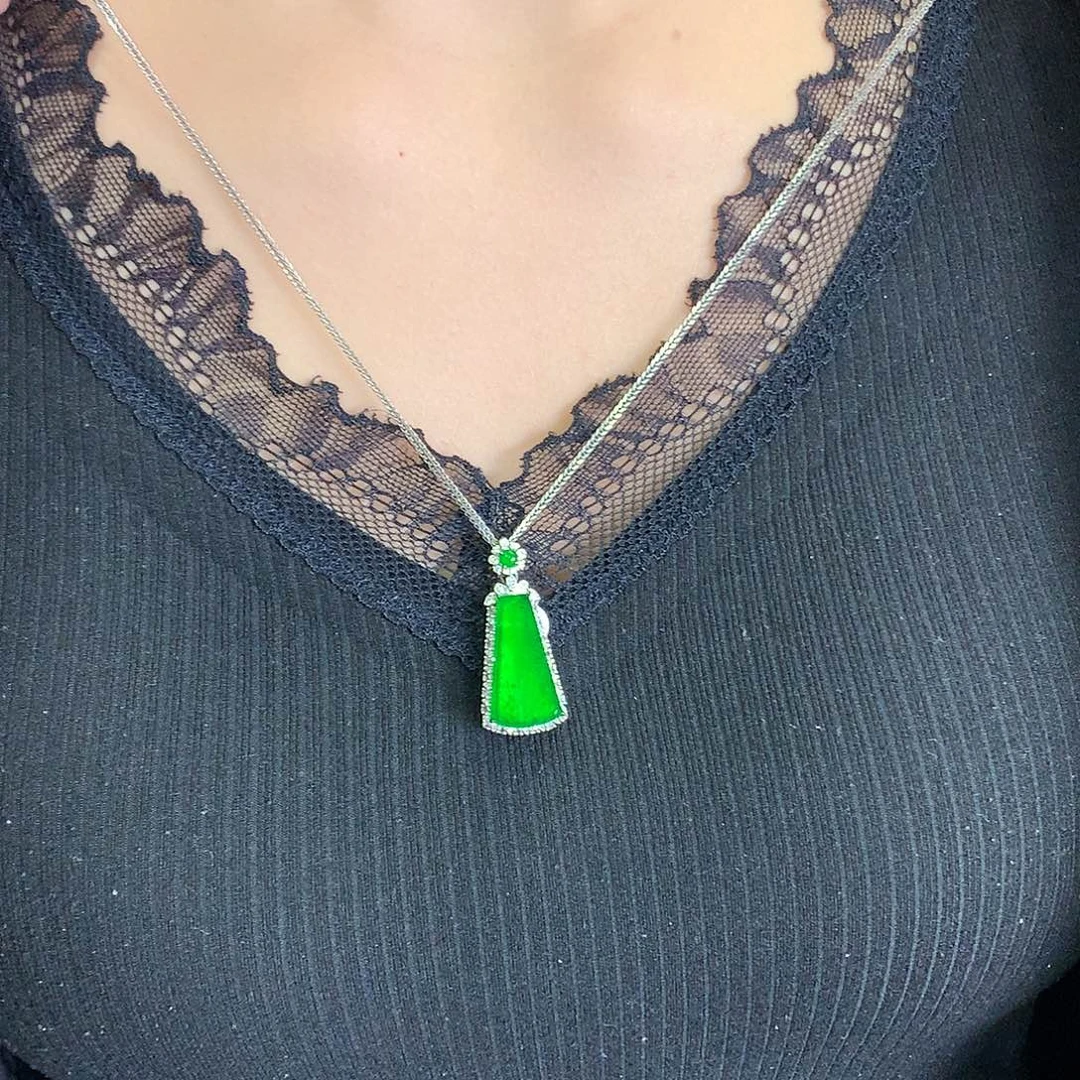 翡翠18K金镶嵌颈饰