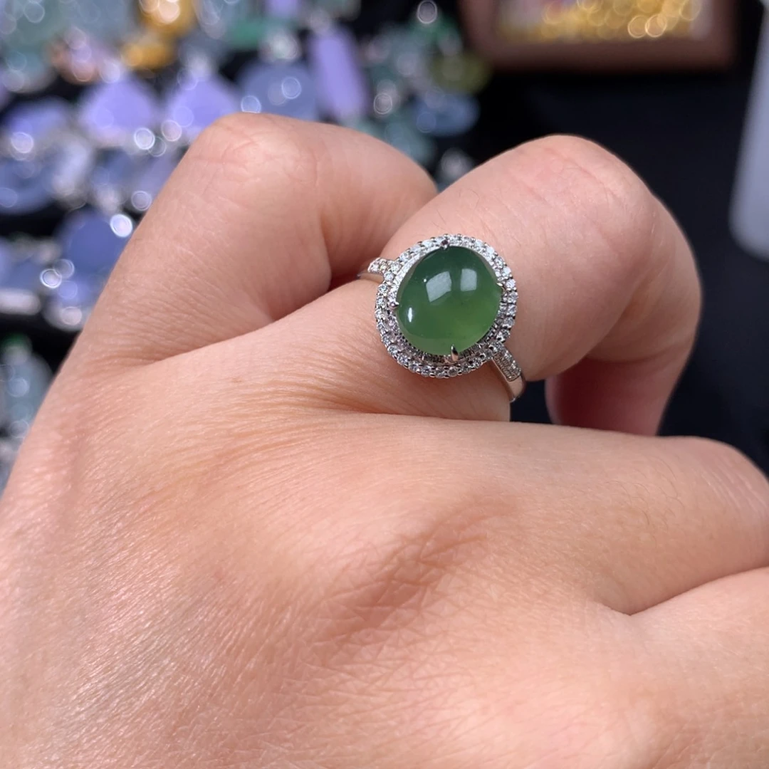 18K金镶嵌戒指翡翠蛋面戒指